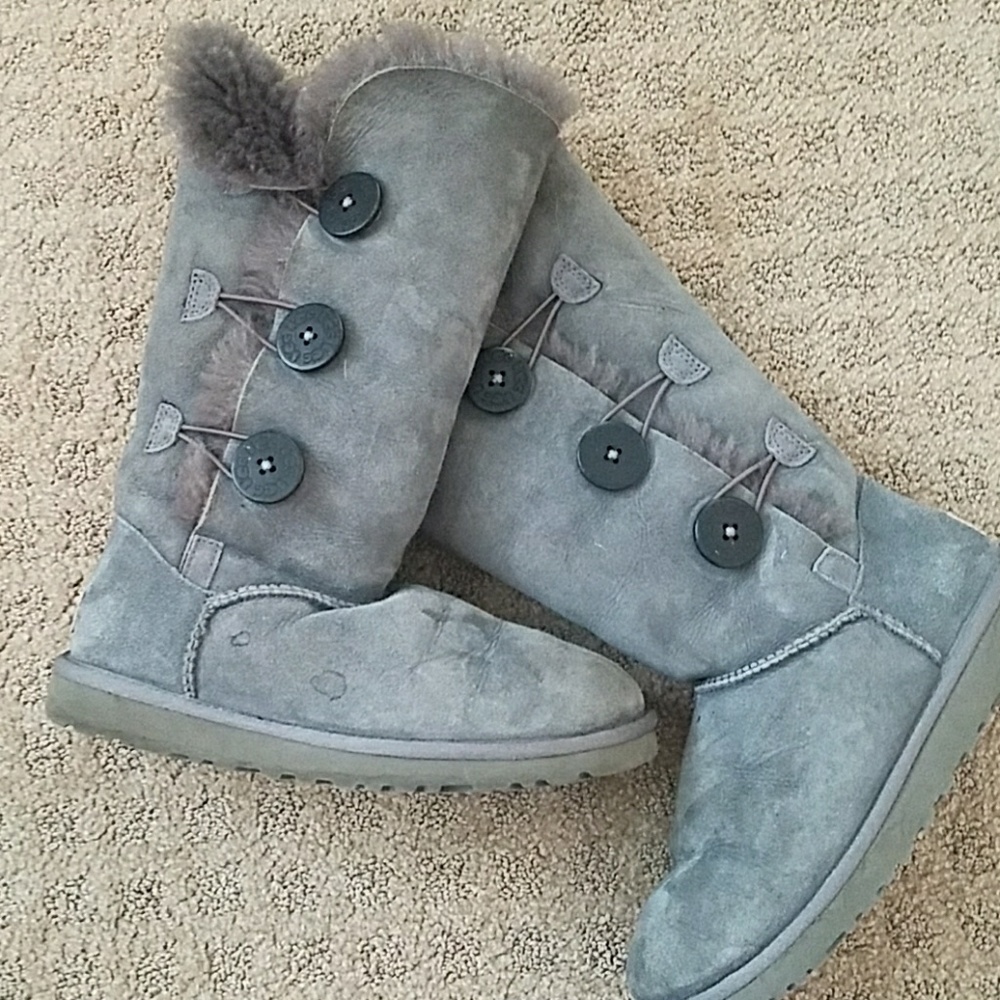 ♥️SOLD♥️ UGGs. Button side.size 6.
